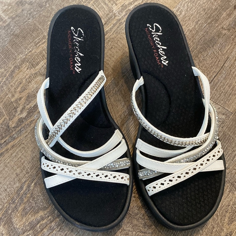 Skechers Women's White and Silver Sandals